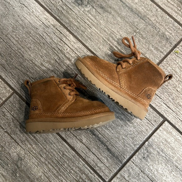 Beige Neumel II Kid Uggs - Picture 2 of 5